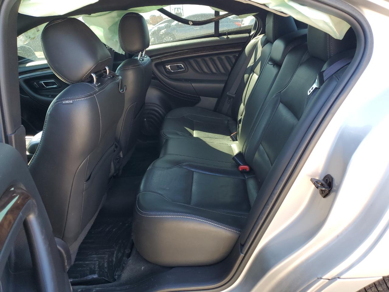 2014 Ford Taurus - Image 11