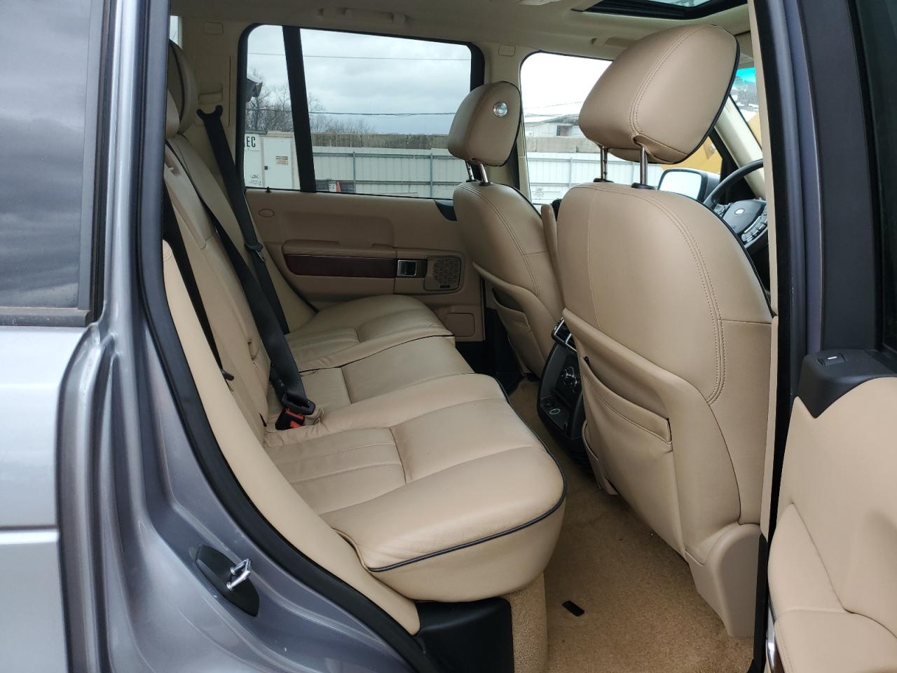 2012 Land Rover Range Rover - Image 11
