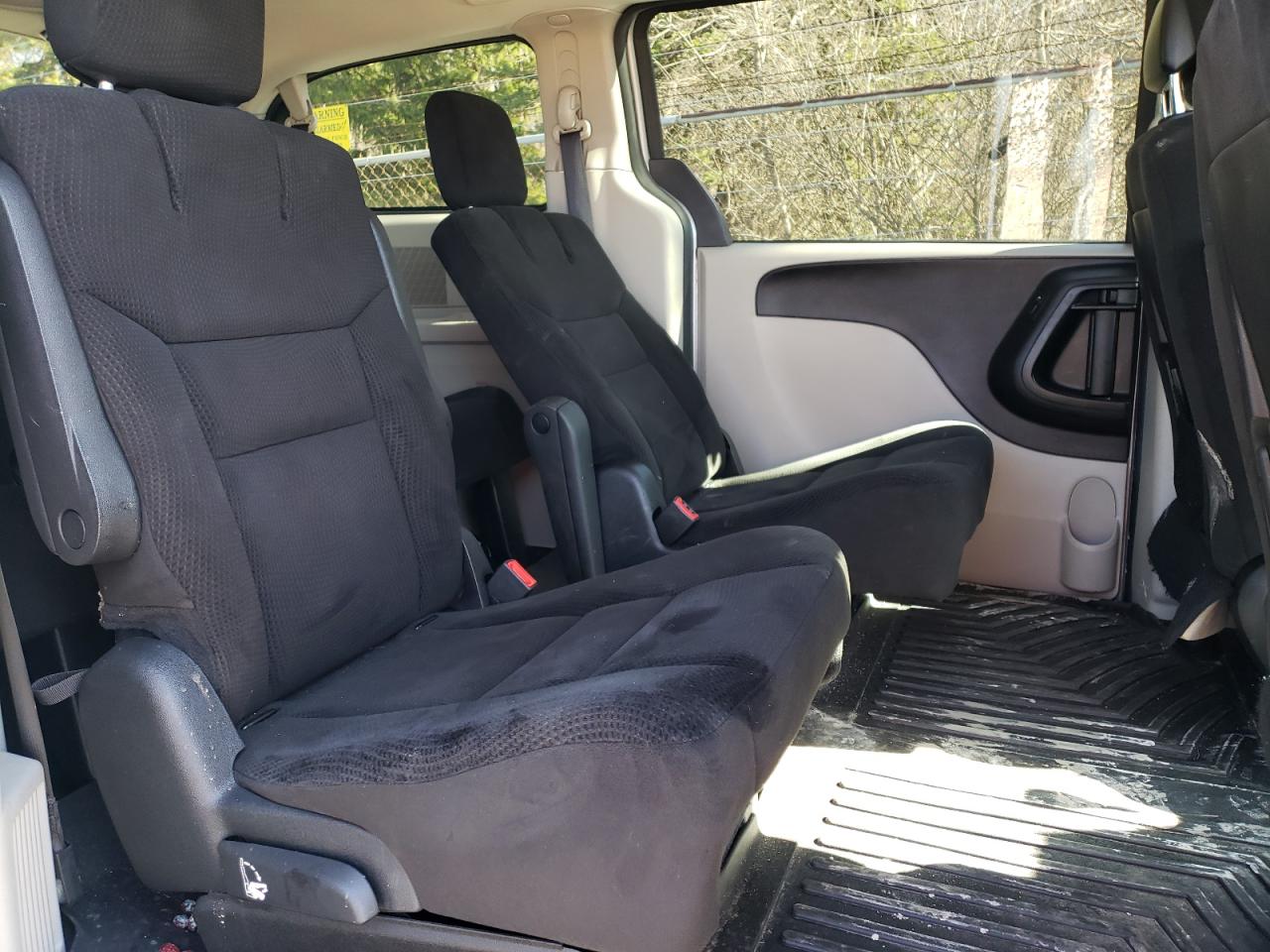 2016 Dodge Caravan - Image 11