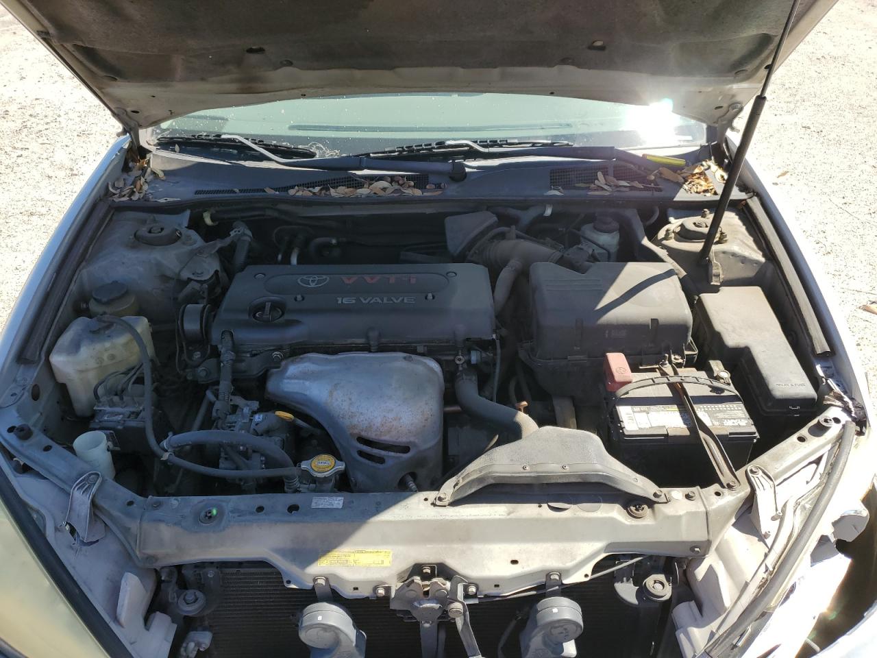 2004 Toyota Camry - Image 12