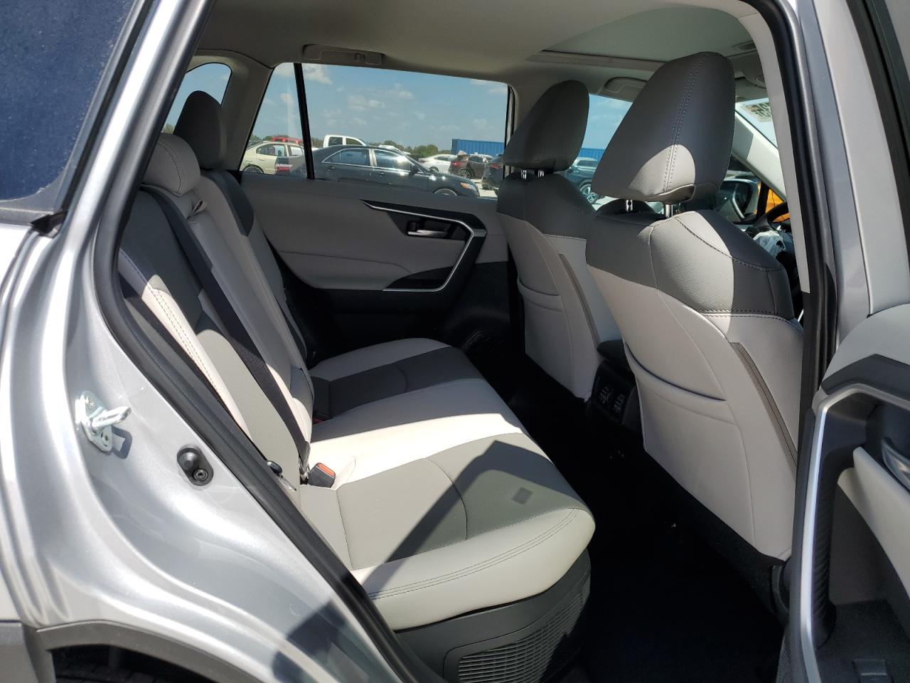 2024 Toyota RAV 4 - Image 12