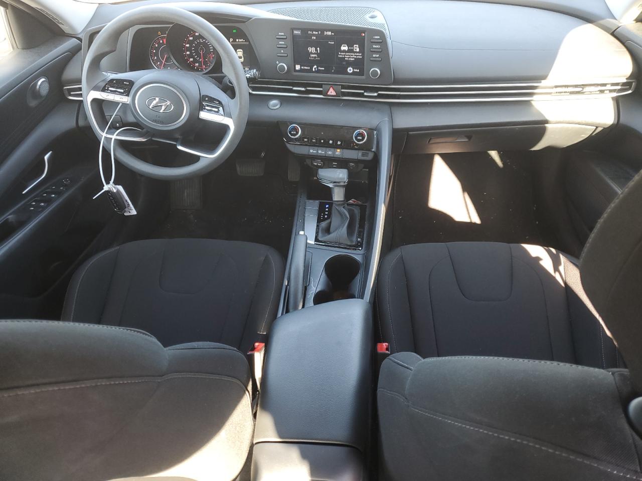 2022 Hyundai Elantra - Image 8
