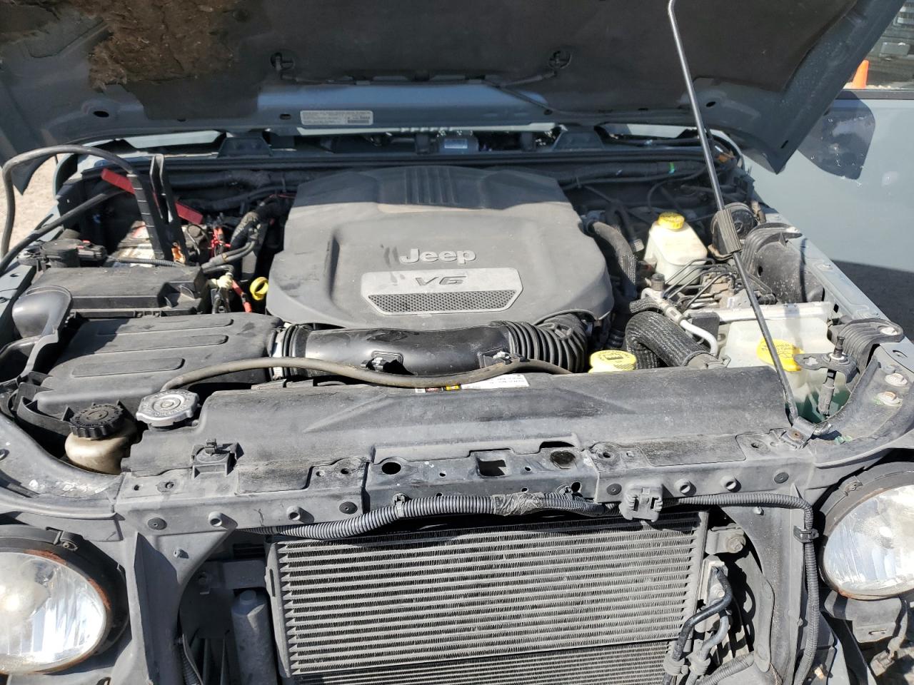 2014 Jeep Wrangler - Image 12