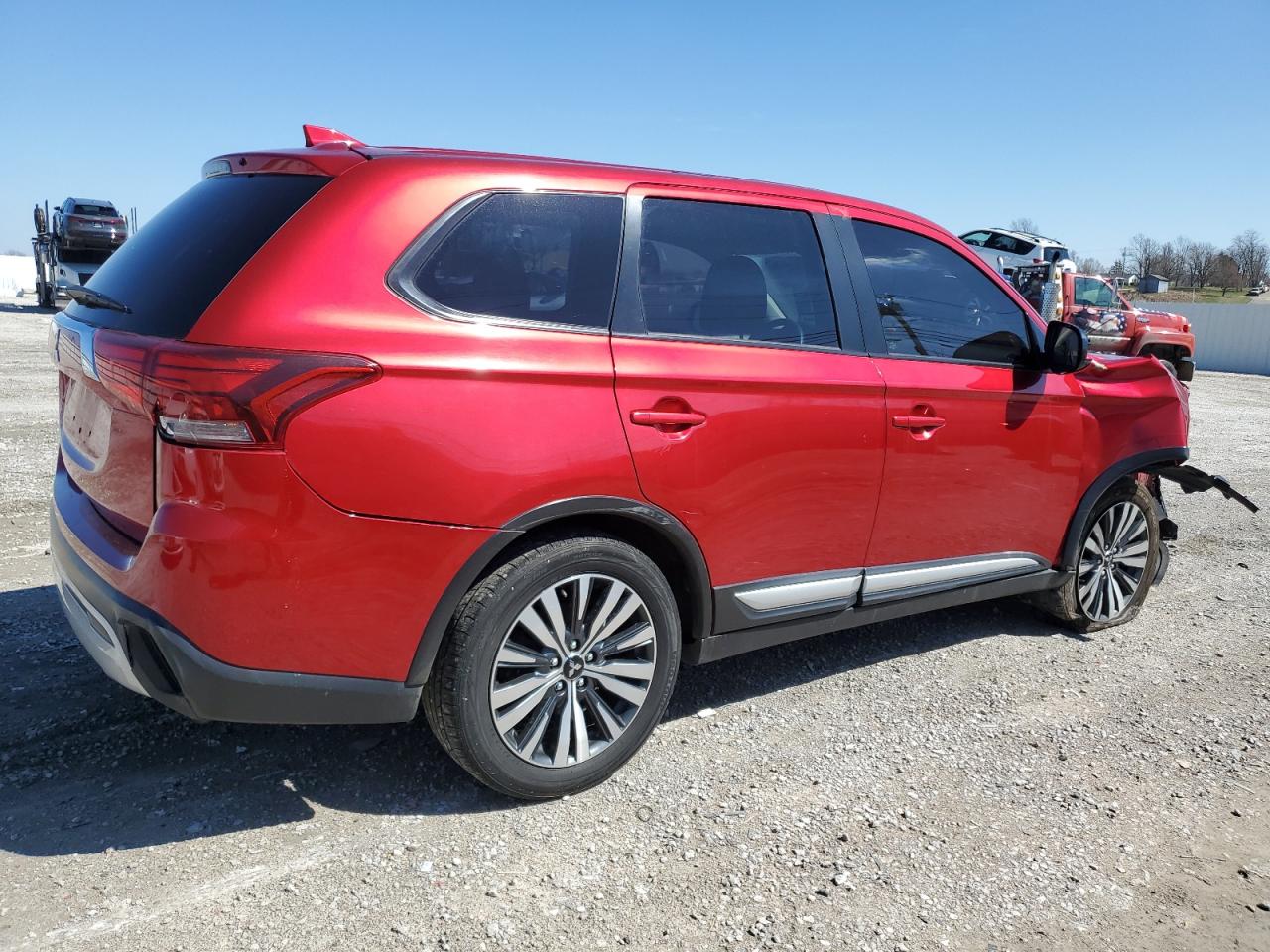2020 Mitsubishi Outlander - Image 3