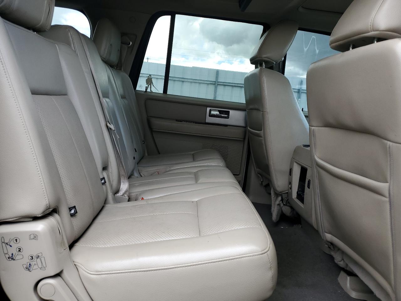 2010 Ford Expedition - Image 11