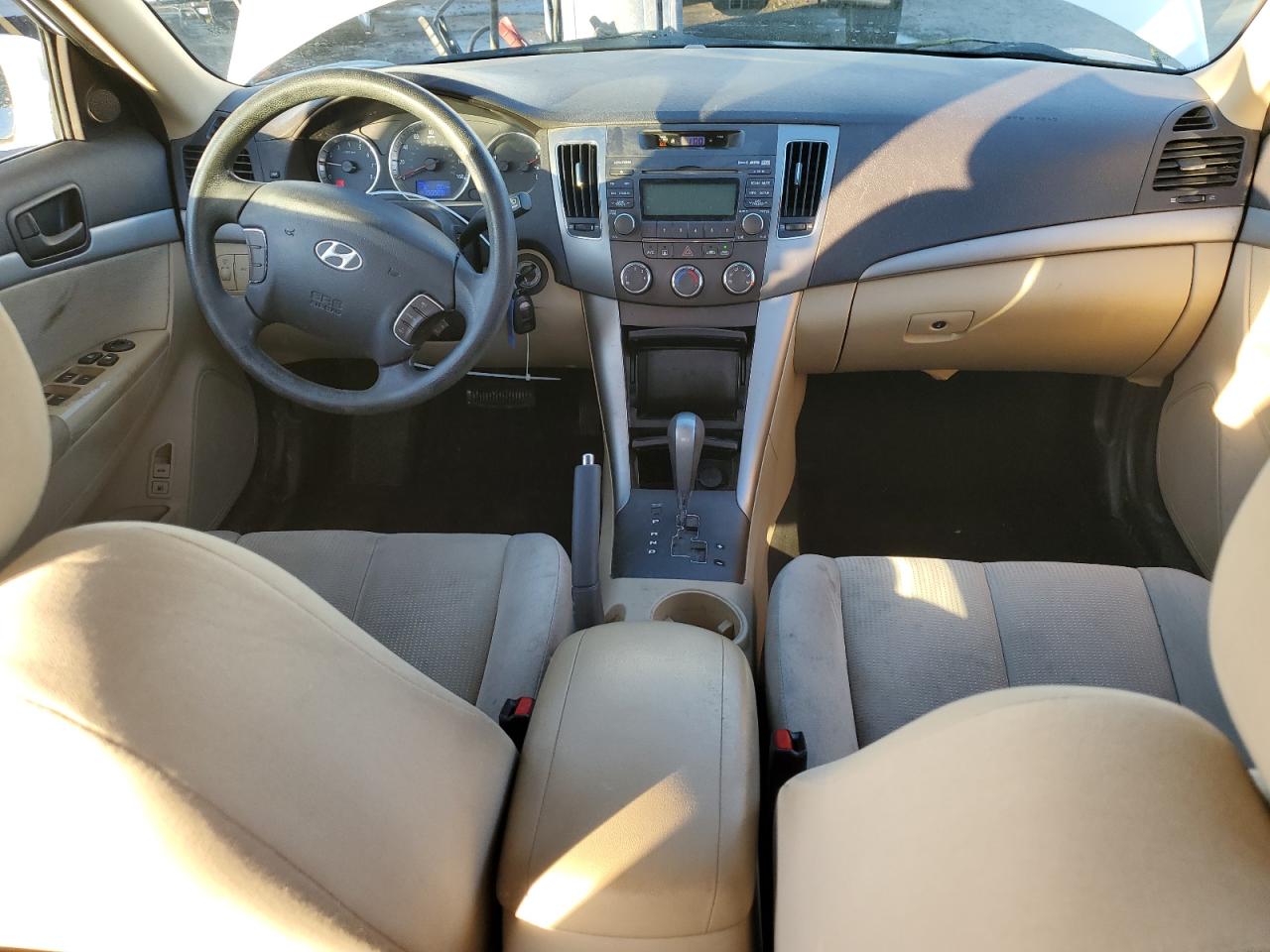 2010 Hyundai Sonata - Image 8