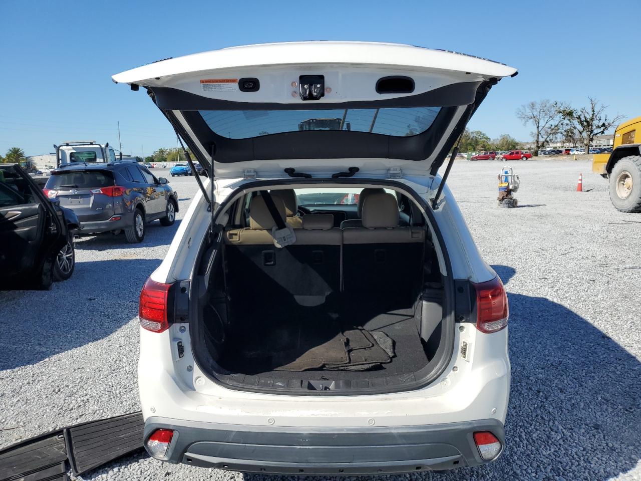 2016 Mitsubishi Outlander - Image 6