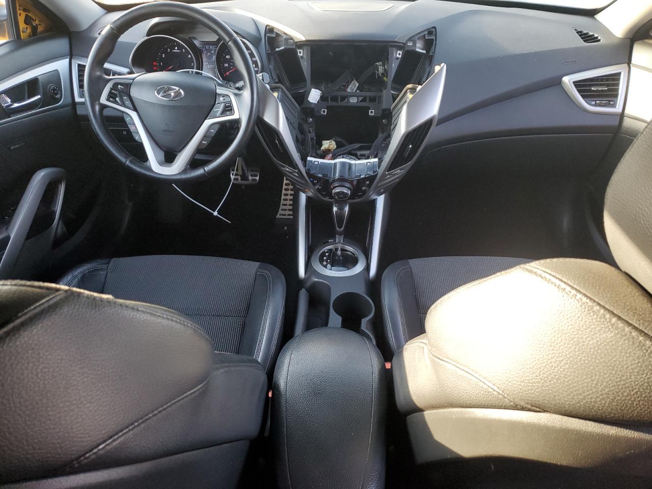 2013 Hyundai Veloster - Image 8