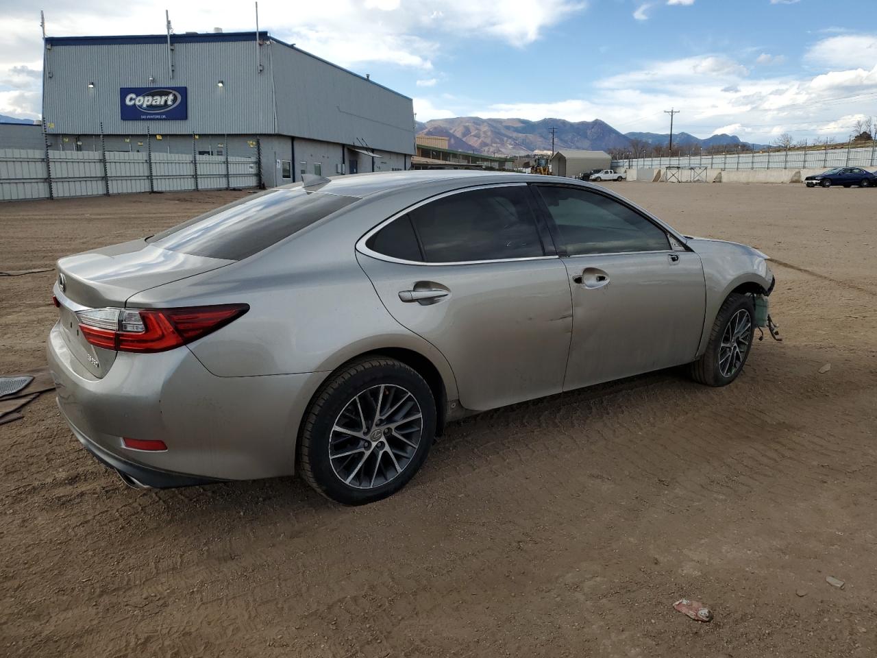 2018 Lexus ES - Image 3