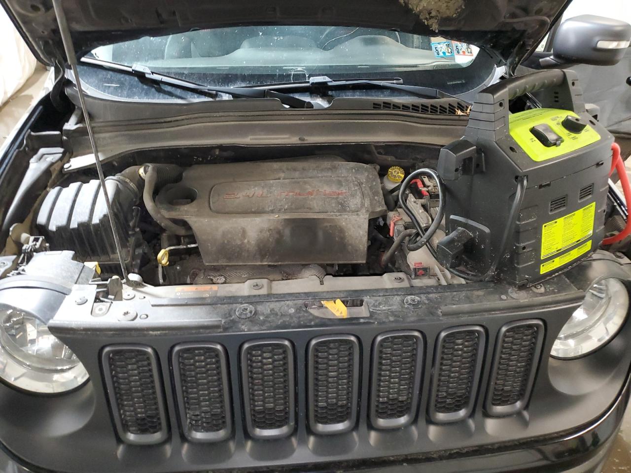 2017 Jeep Renegade - Image 12