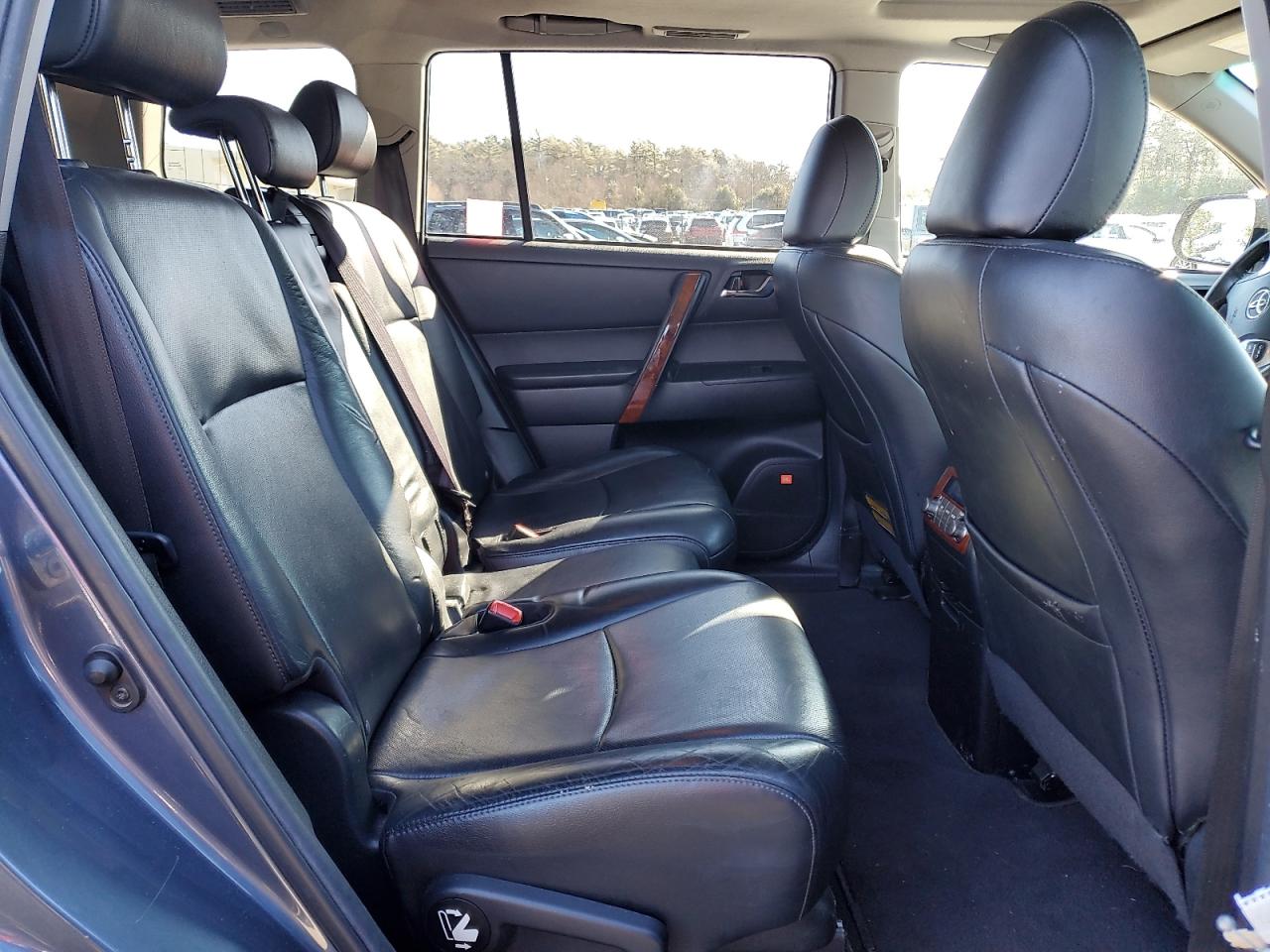 2013 Toyota Highlander - Image 11