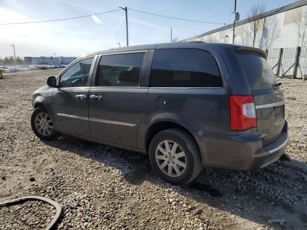 2016 Chrysler Town & Country - Image 2