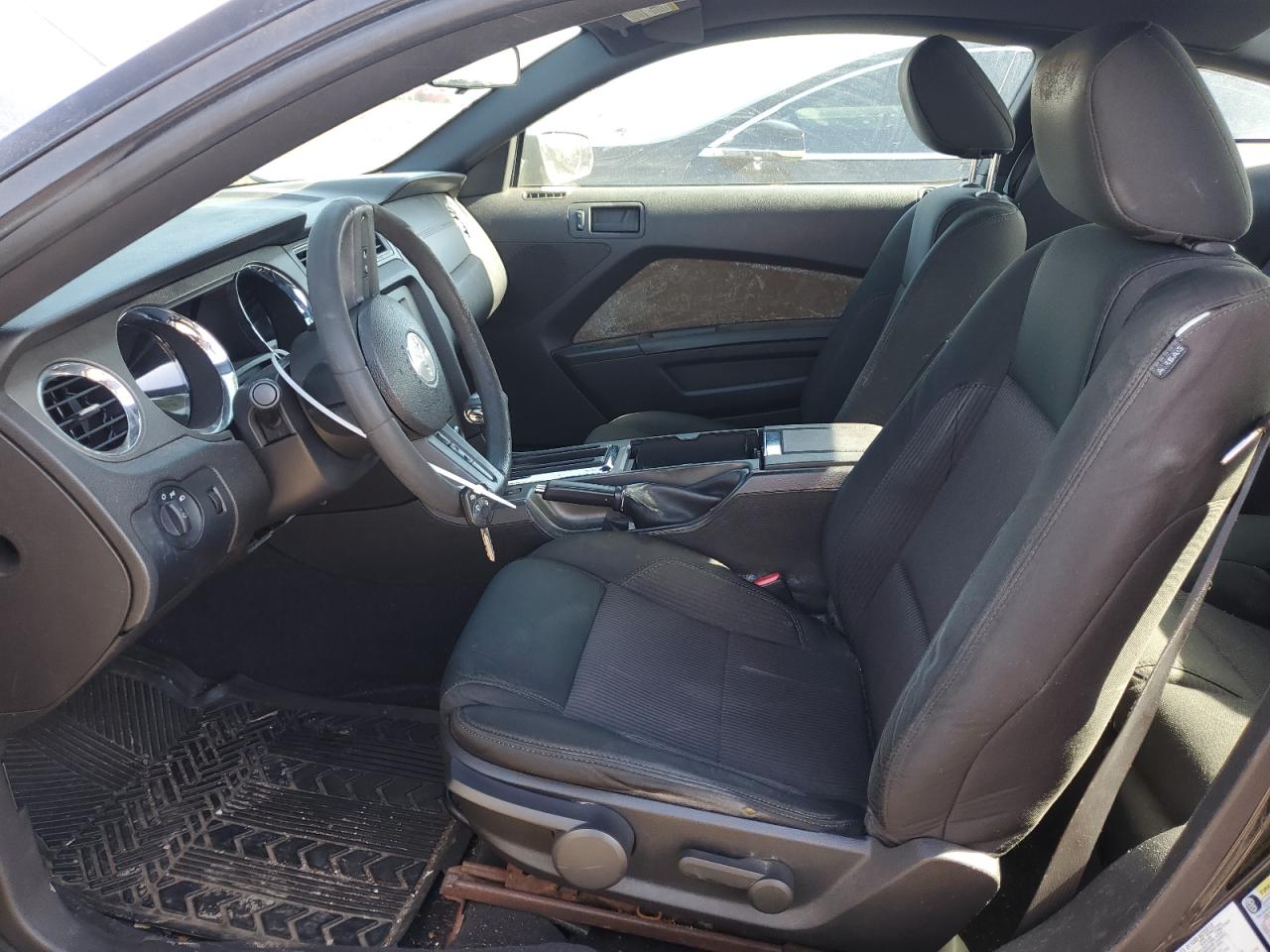 2010 Ford Mustang - Image 7