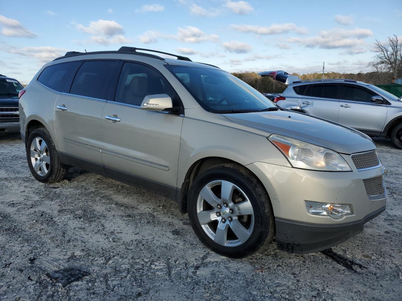 2011 Chevrolet Traverse - Image 4