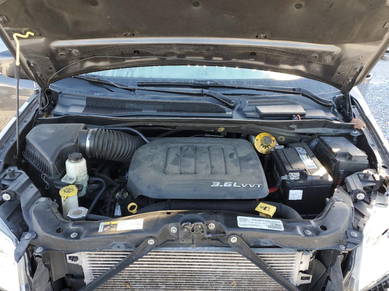 2017 Dodge Caravan - Image 12