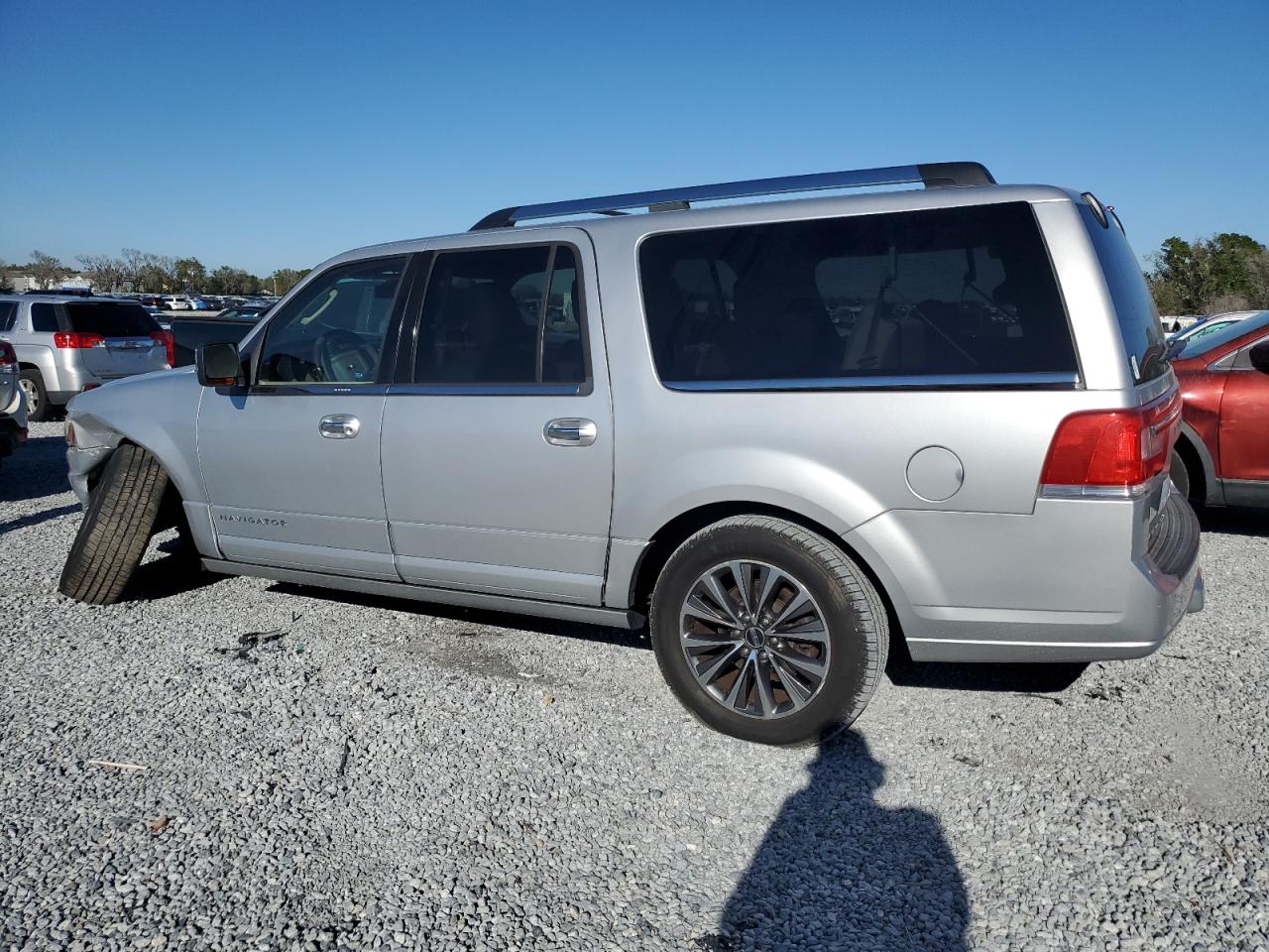 2015 Lincoln Navigator - Image 2