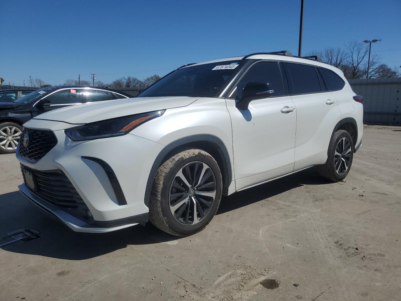 2021 Toyota Highlander - Image 1