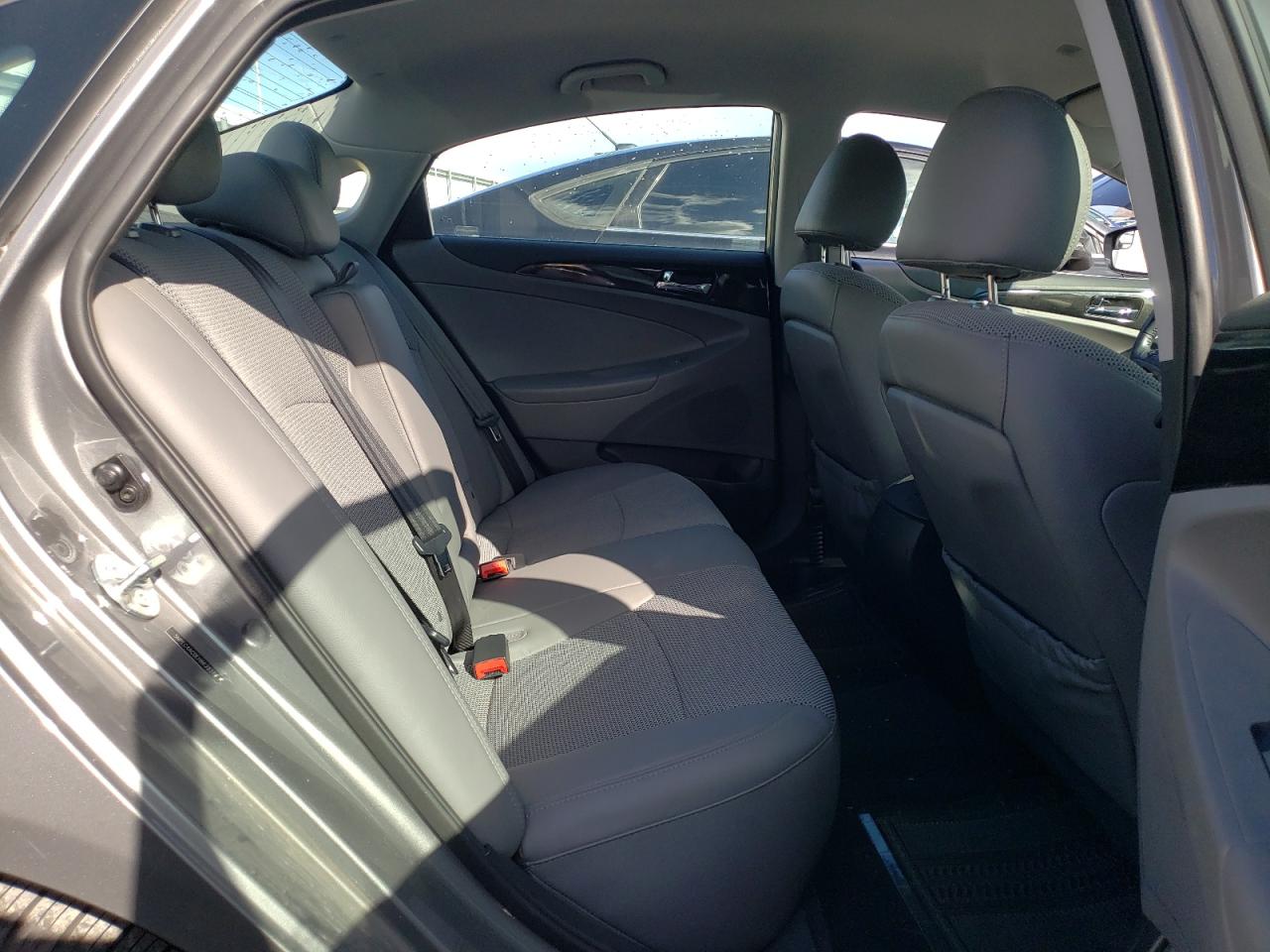 2014 Hyundai Sonata - Image 10