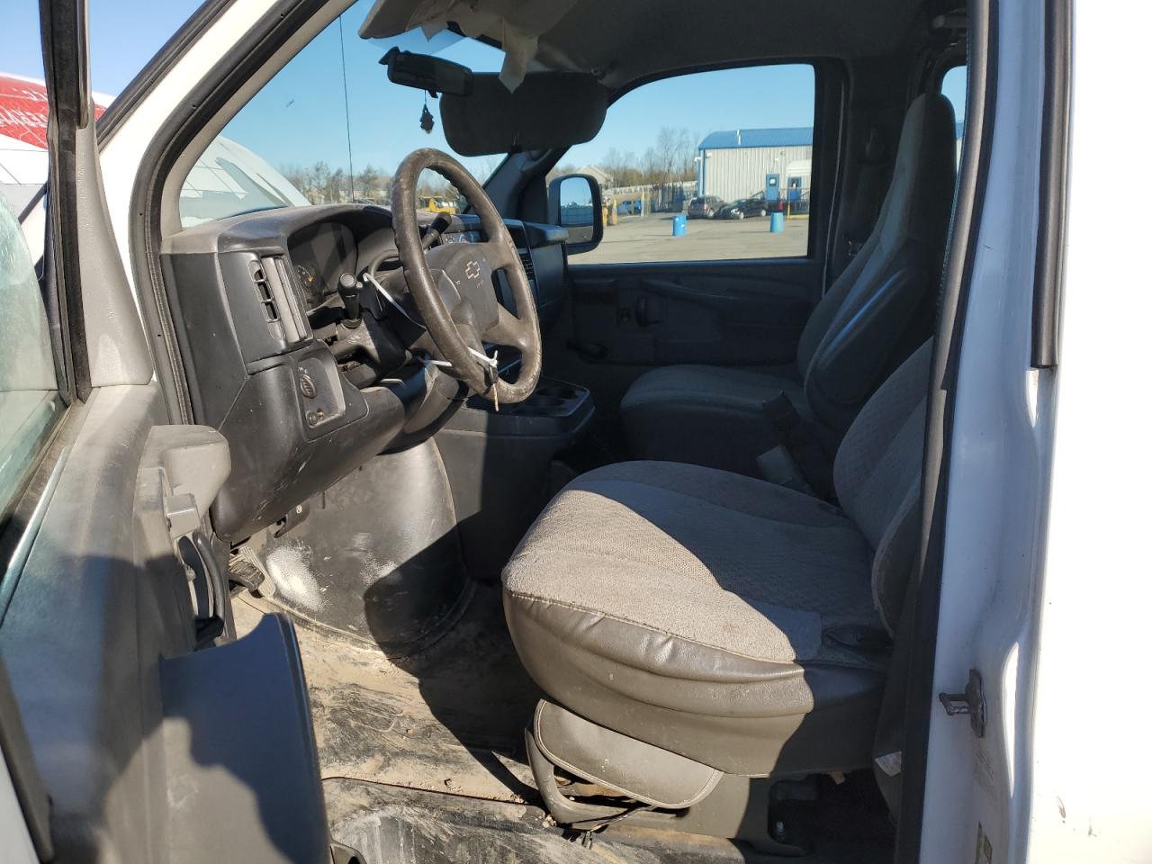 2004 Chevrolet Express - Image 7