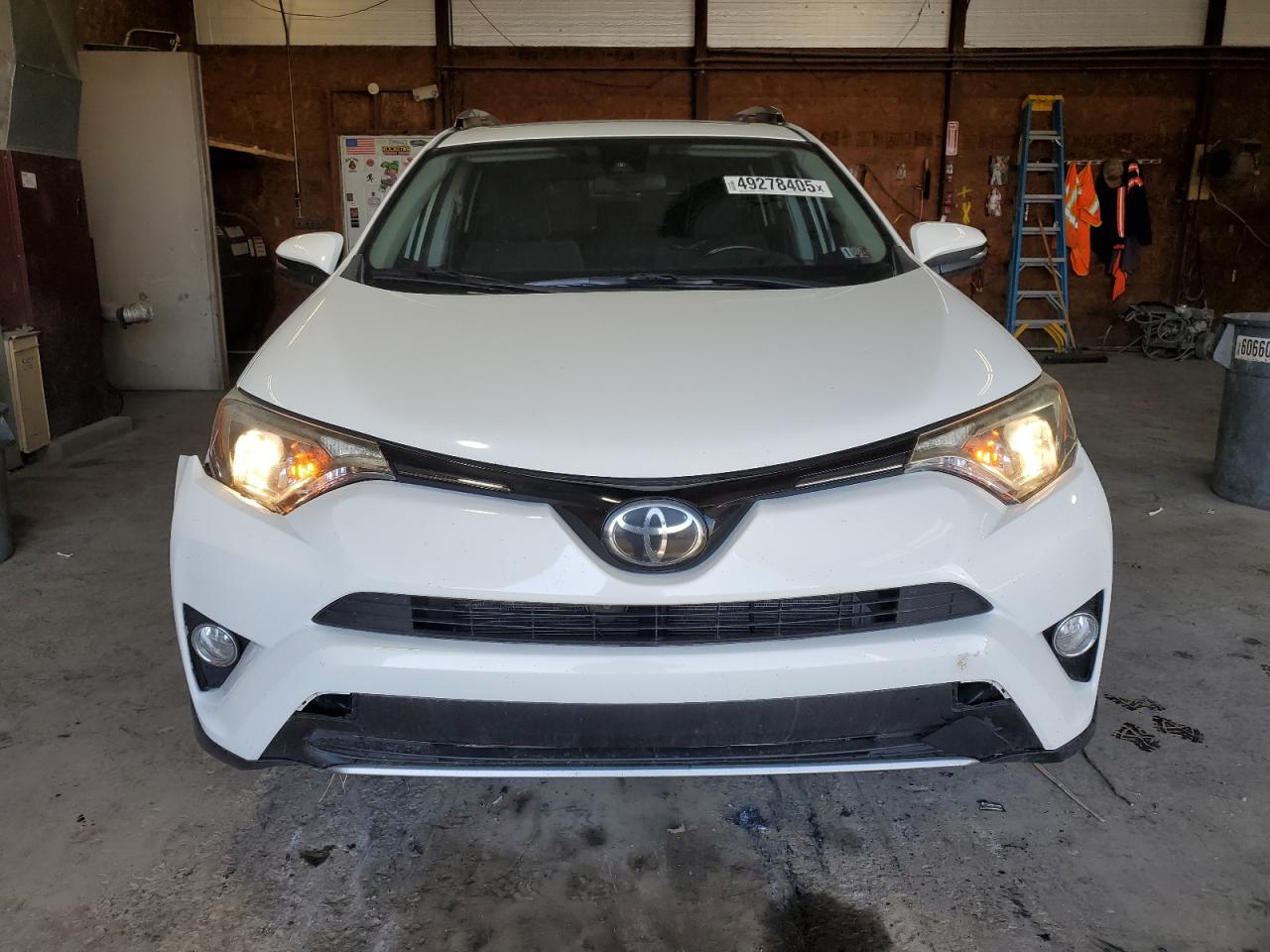 2017 Toyota RAV 4 - Image 5