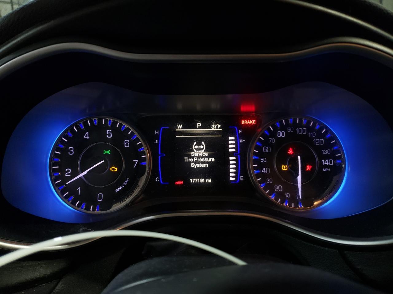 2015 Chrysler 200 - Image 9