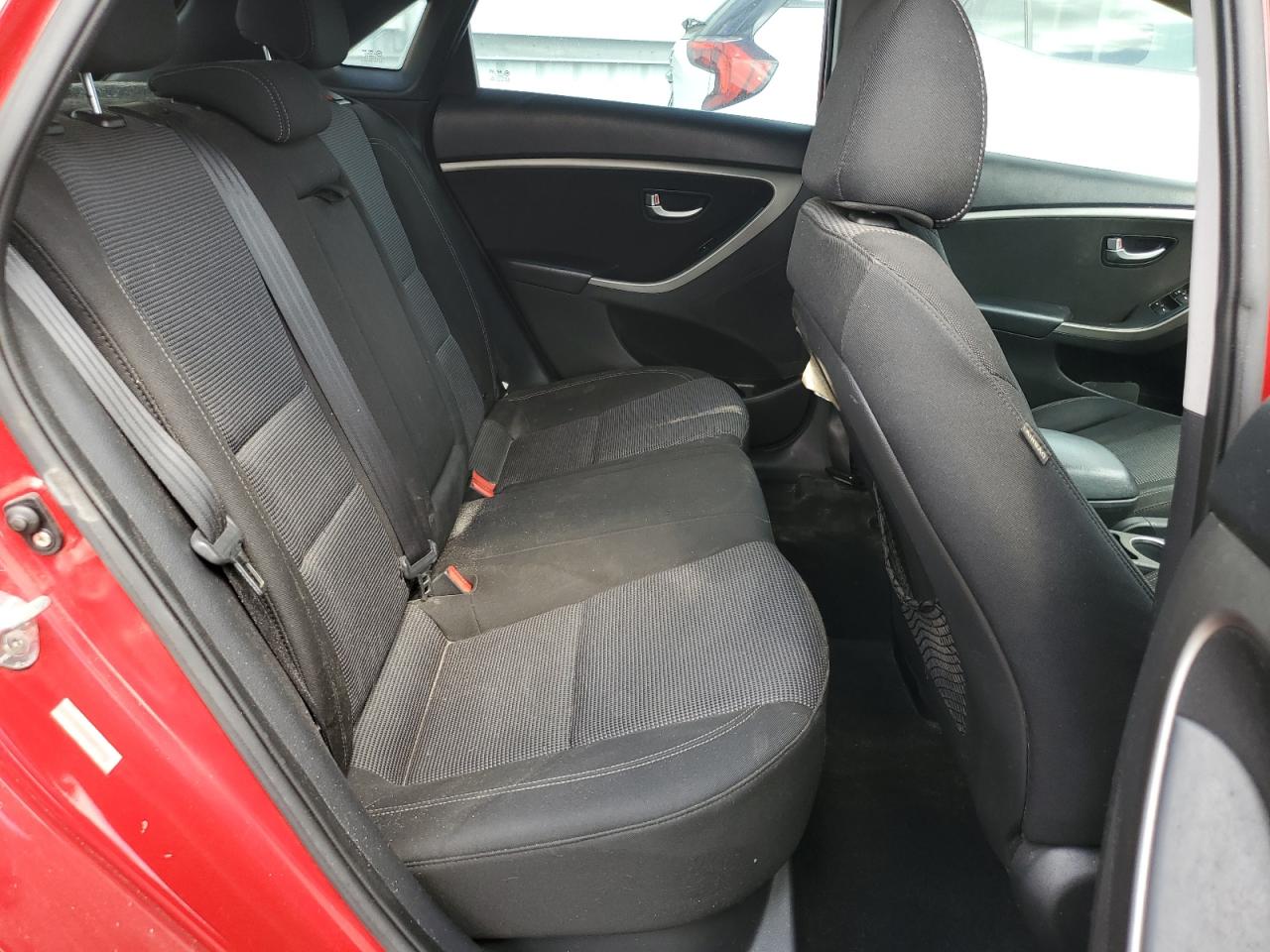2013 Hyundai Elantra - Image 10