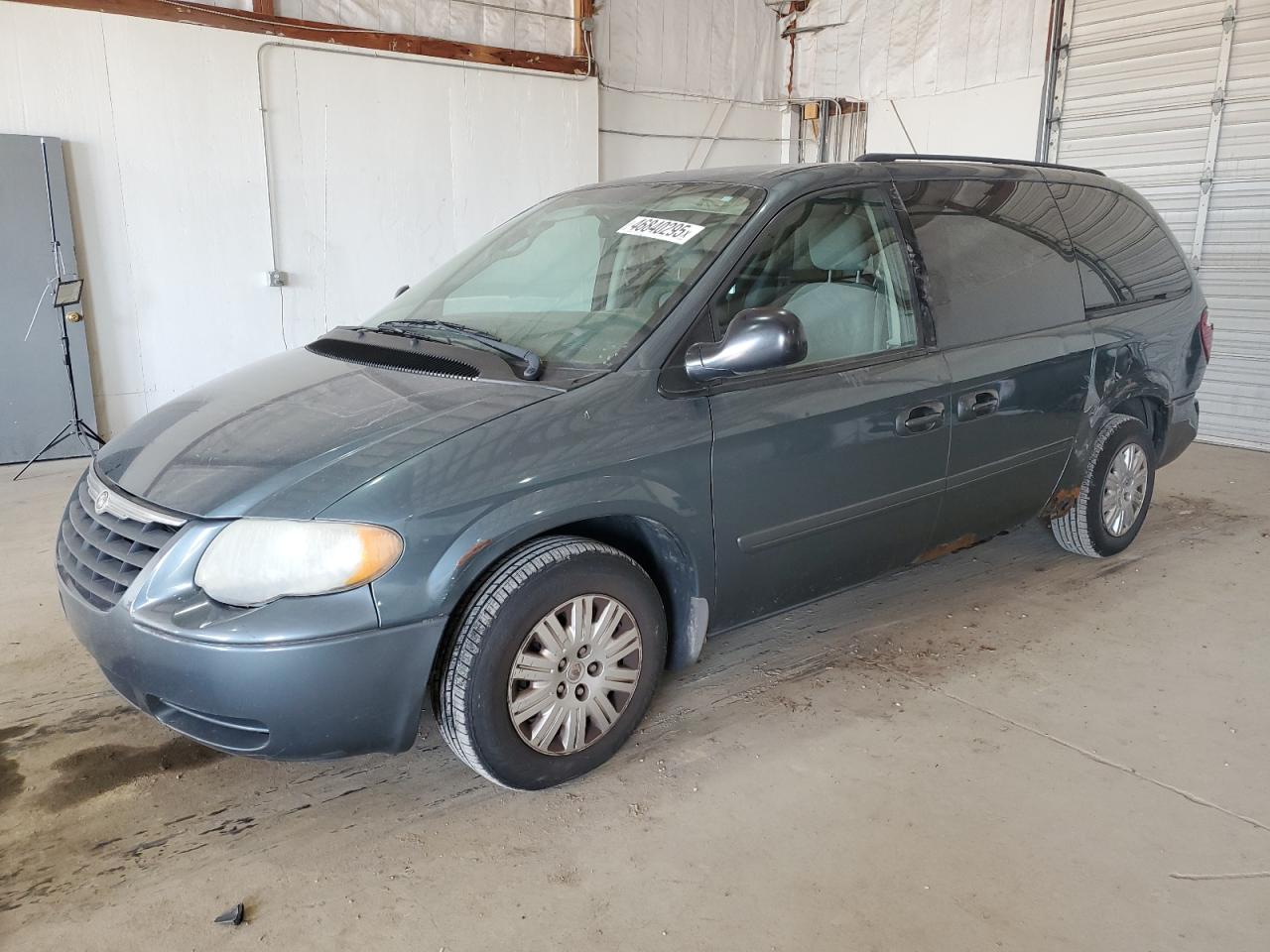 2007 Chrysler Town & Country Lx for Sale in Lexington, KY - Side