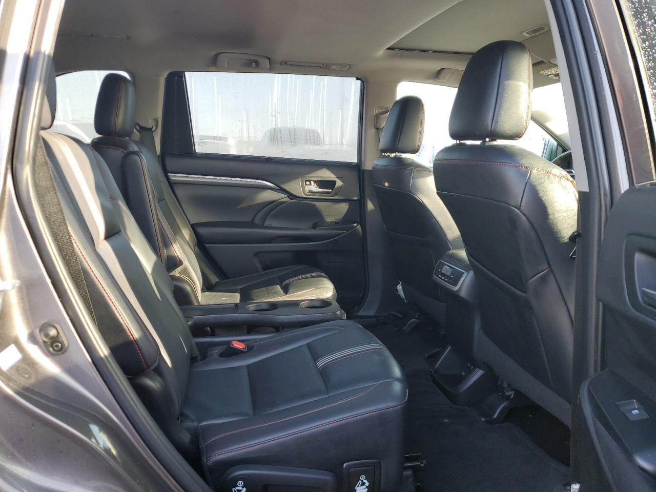 2019 Toyota Highlander - Image 11