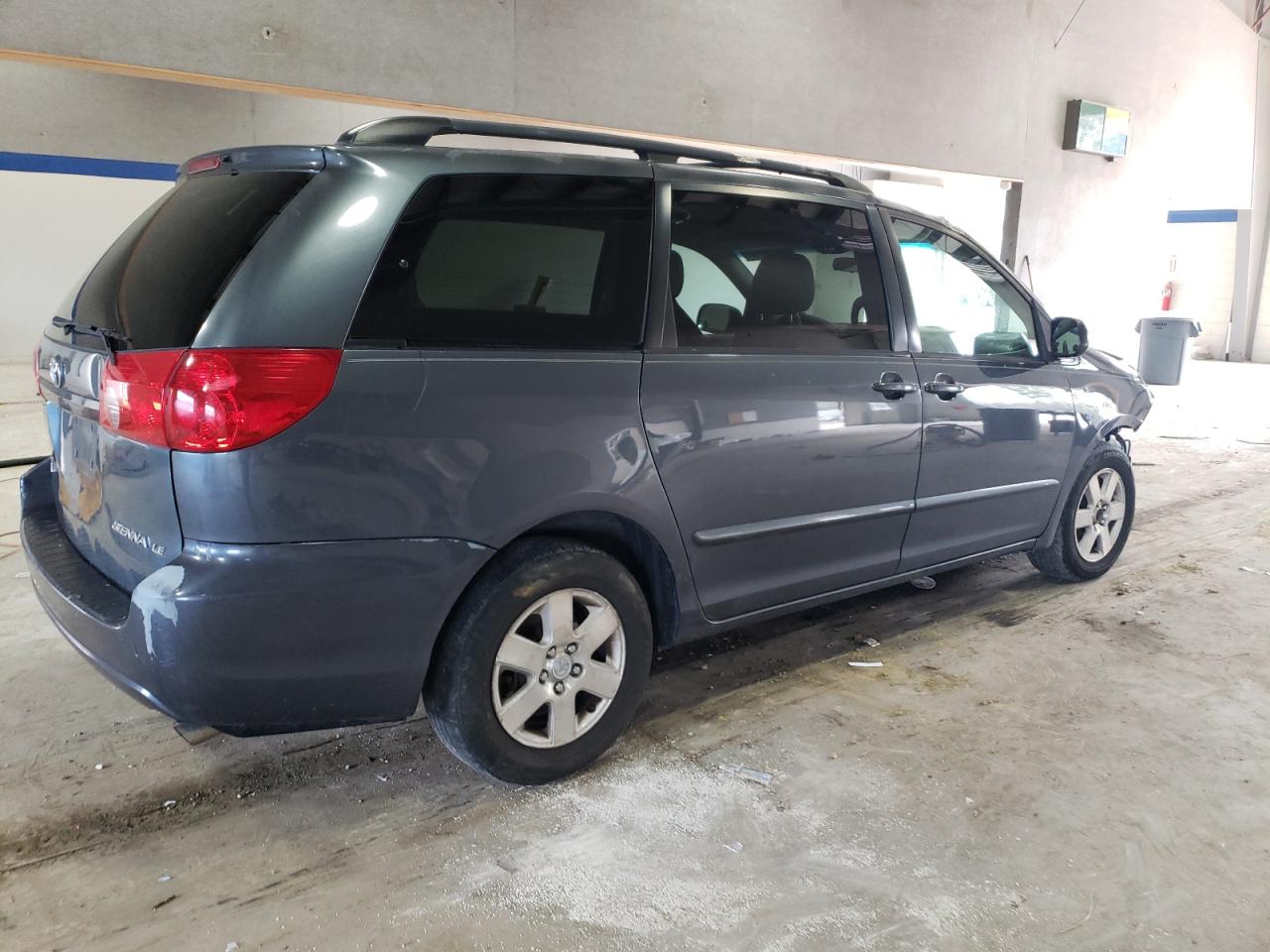 2009 Toyota Sienna - Image 3