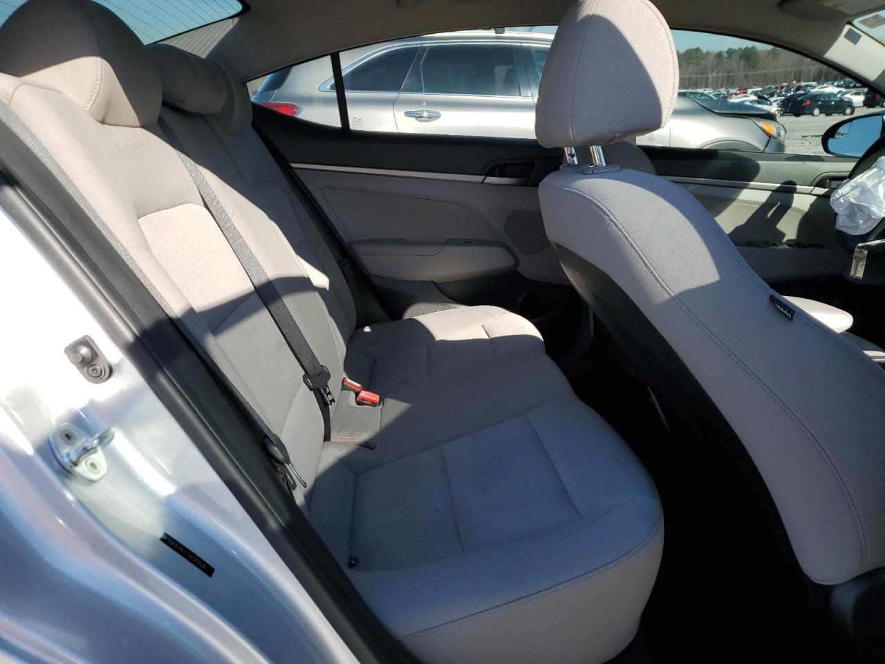 2018 Hyundai Elantra - Image 10