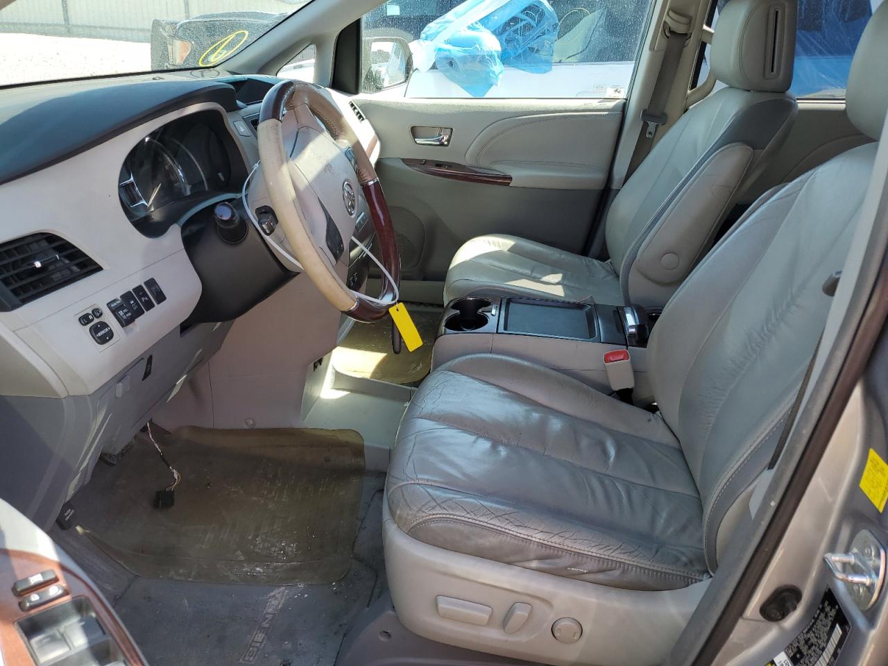 2011 Toyota Sienna - Image 7