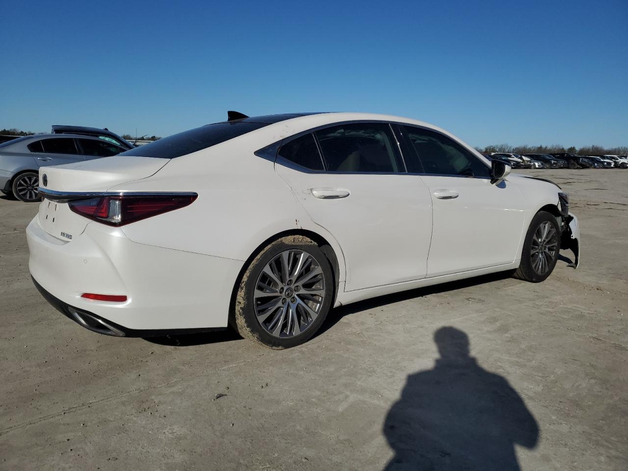 2019 Lexus ES - Image 3