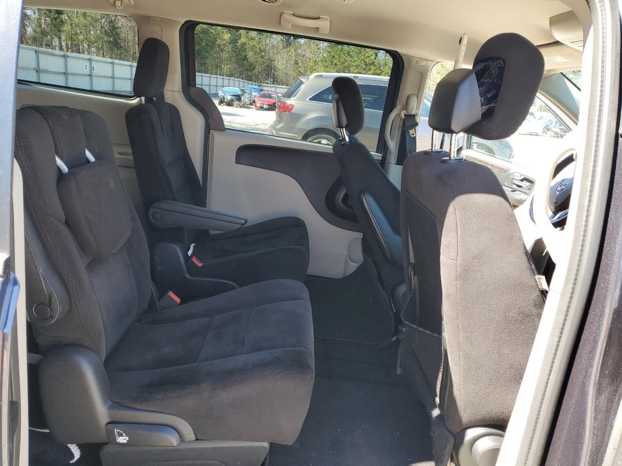 2014 Dodge Caravan - Image 12