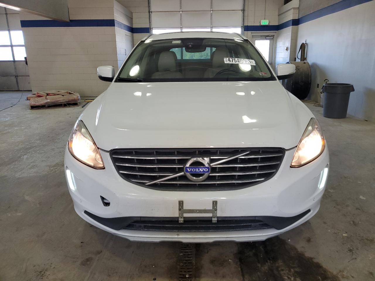 2016 Volvo XC60 - Image 5