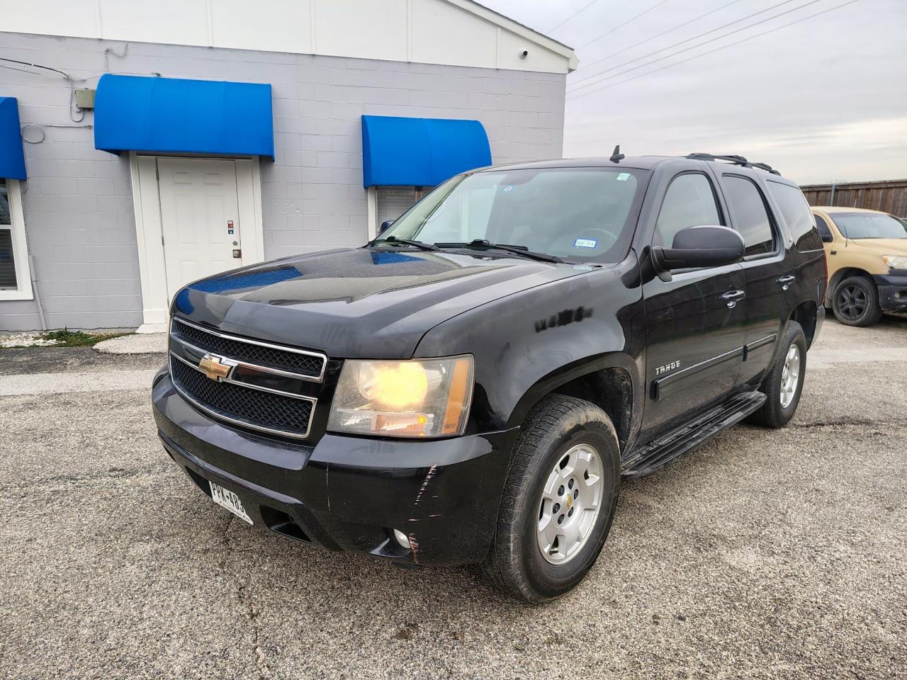 2010 Chevrolet Tahoe - Image 2
