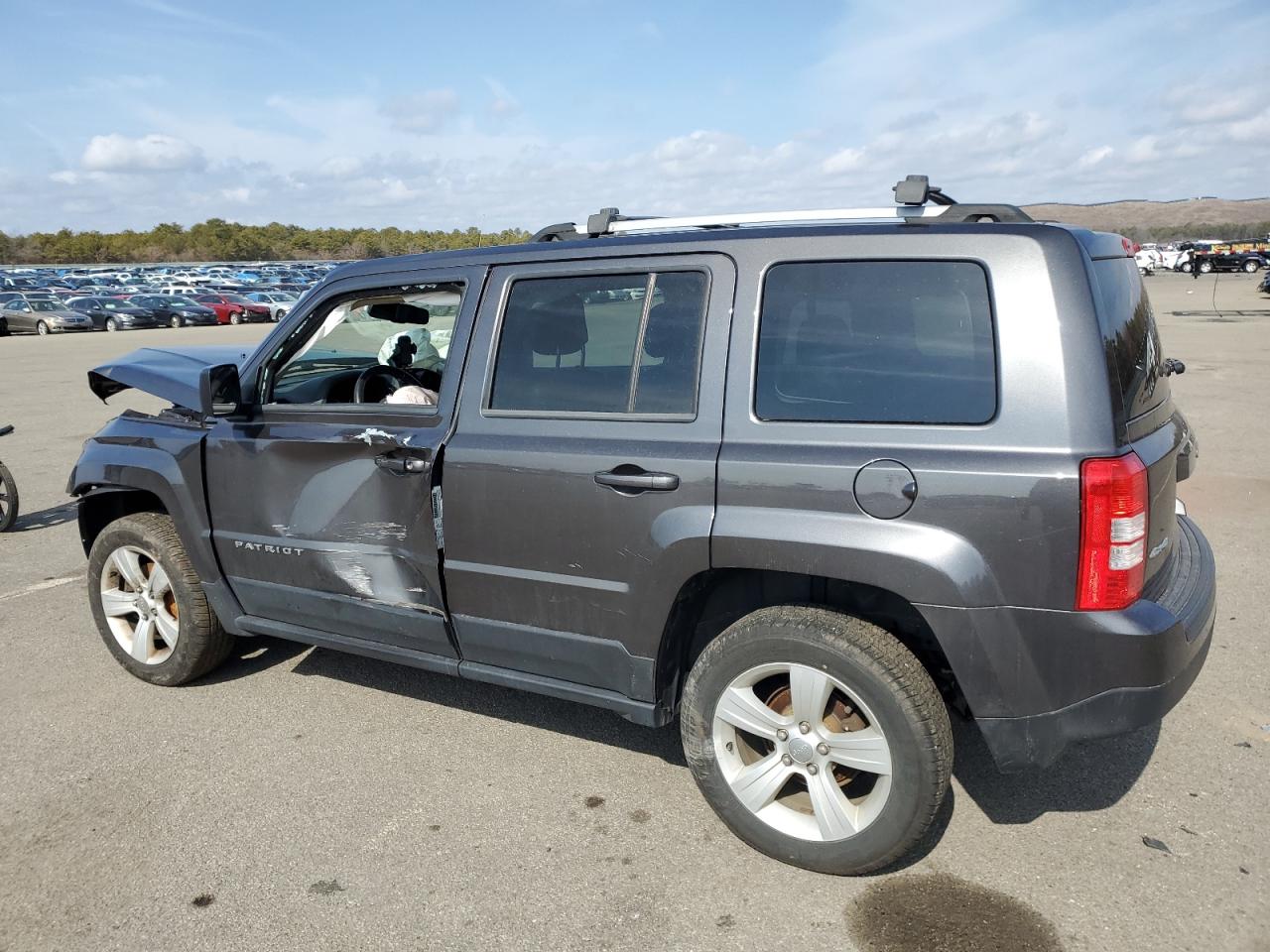 2014 Jeep Liberty (Patriot) - Image 2