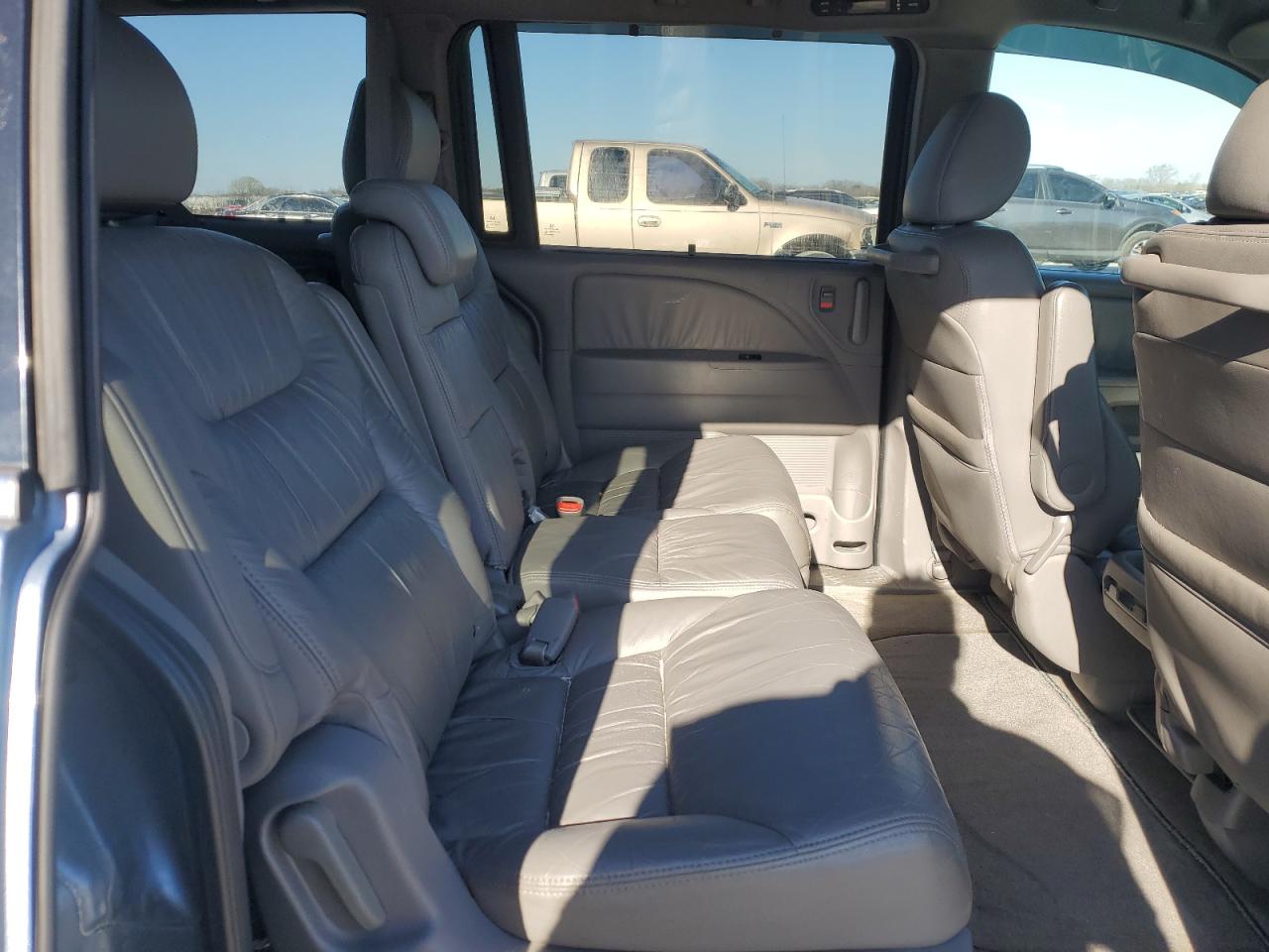 2010 Honda Odyssey - Image 11