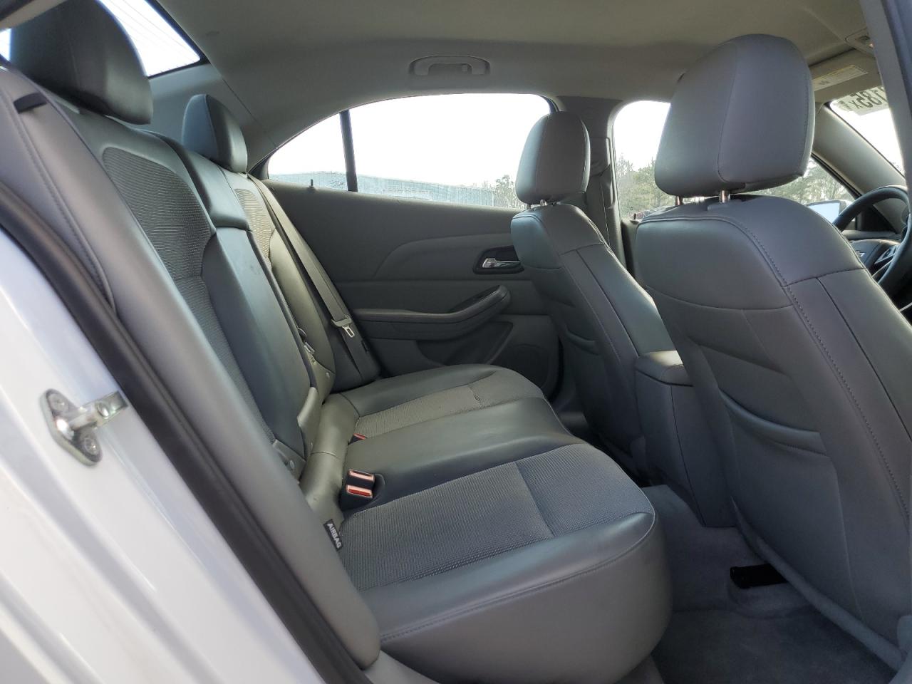 2015 Chevrolet Malibu - Image 10