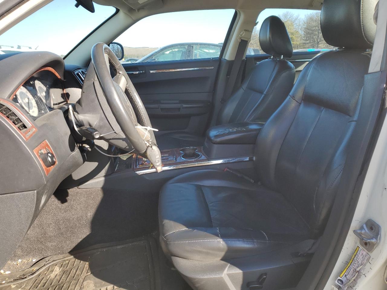 2010 Chrysler 300 - Image 7