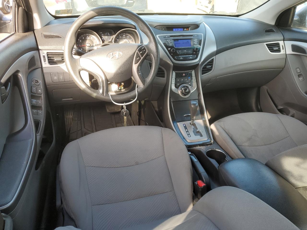 2013 Hyundai Elantra - Image 8