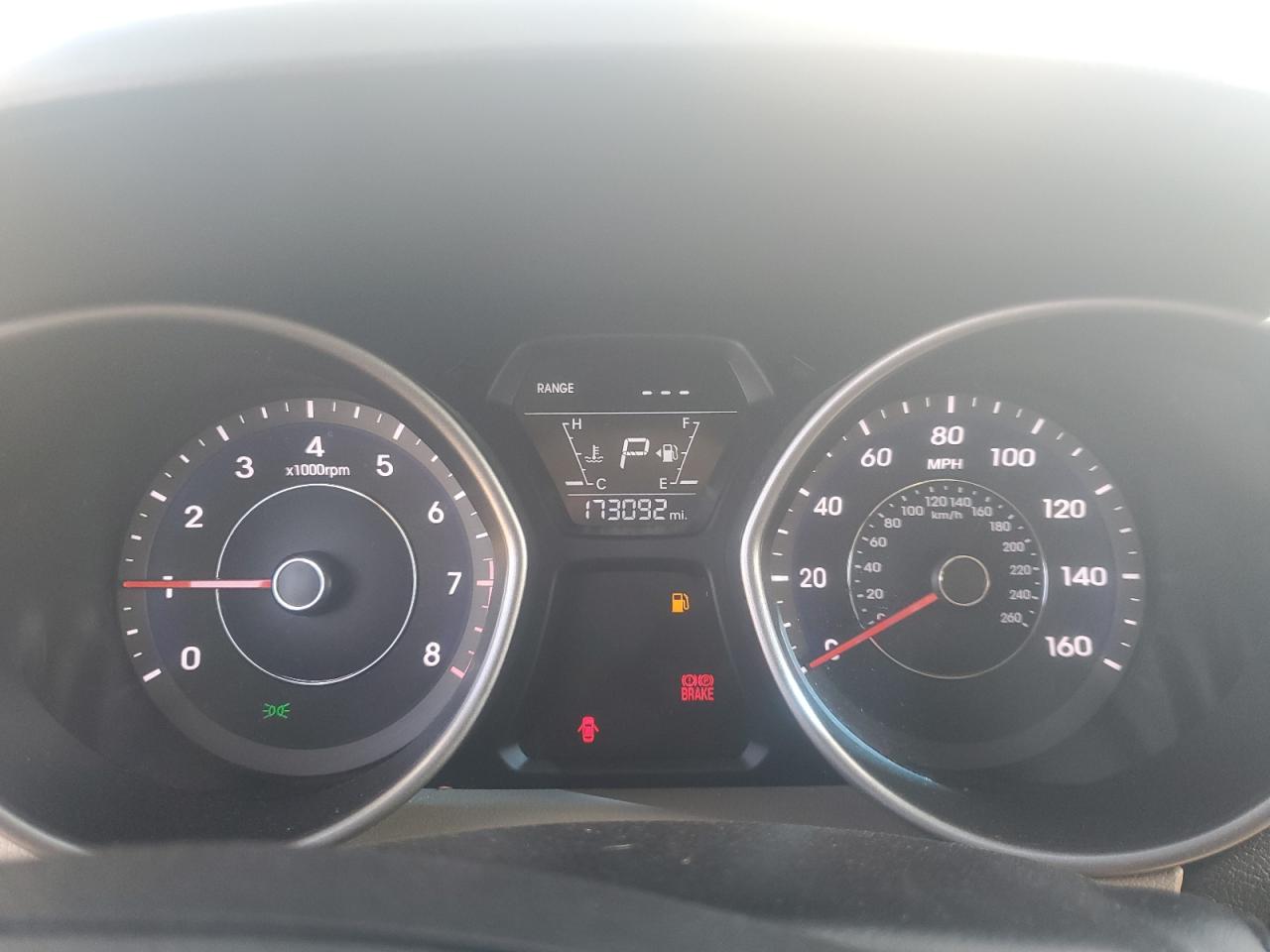 2016 Hyundai Elantra - Image 9