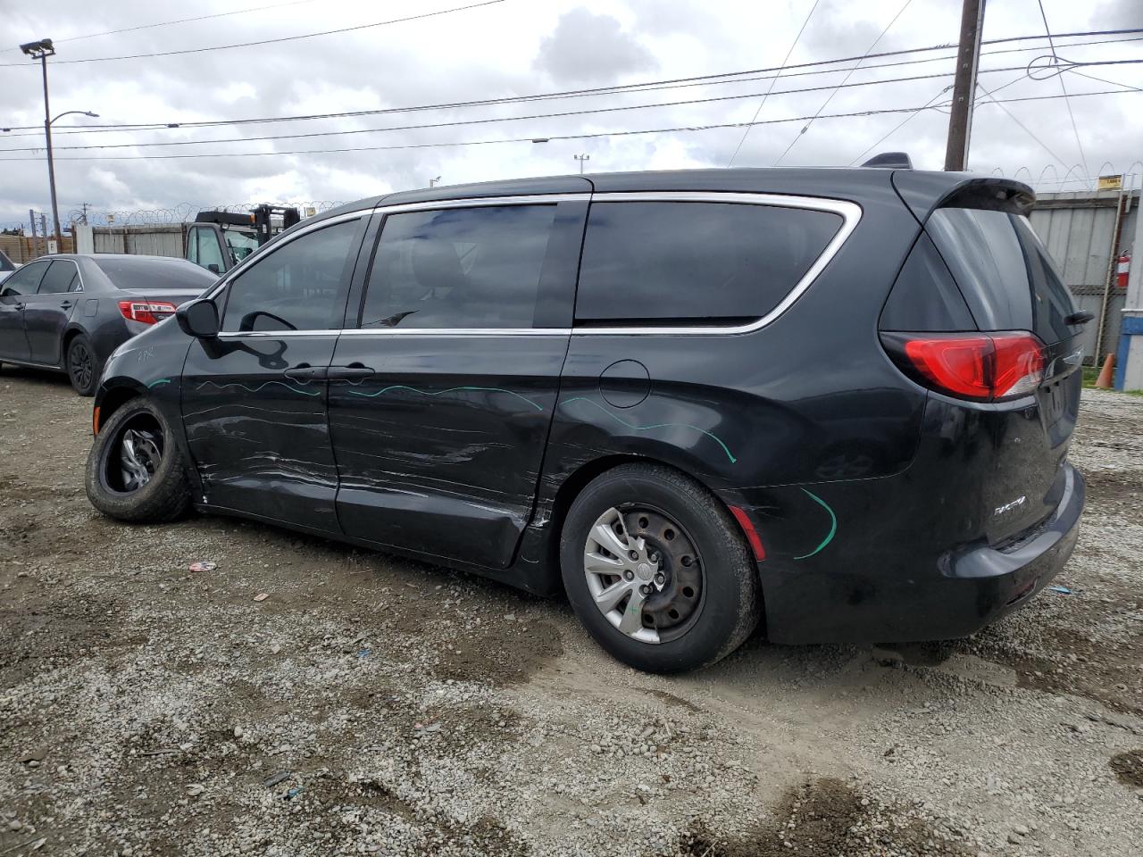 2018 Chrysler Pacifica - Image 2