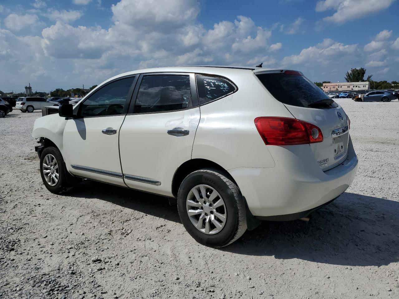 2014 Nissan Rogue - Image 2