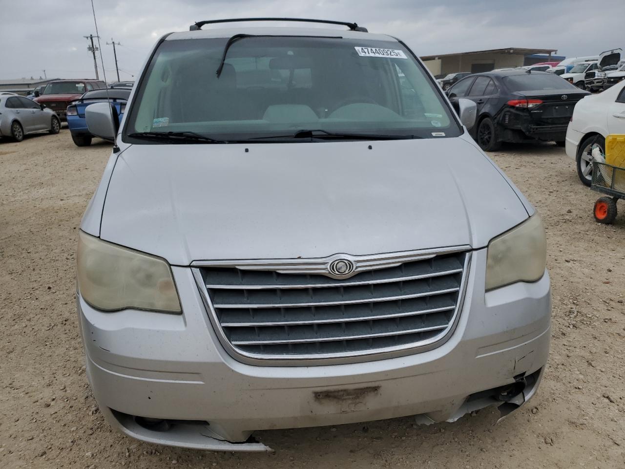2009 Chrysler Town & Country - Image 5