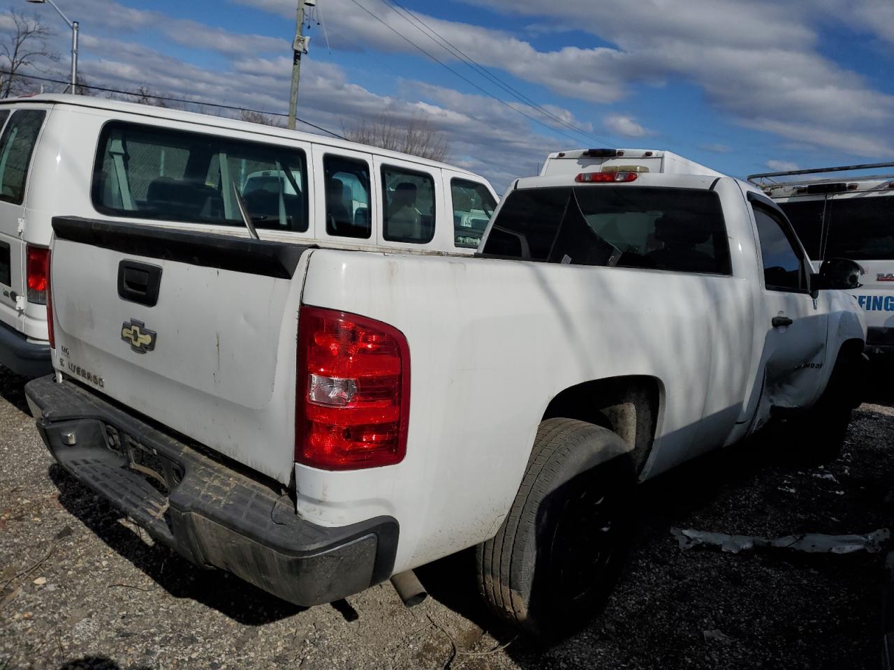 2007 Chevrolet Silverado - Image 3