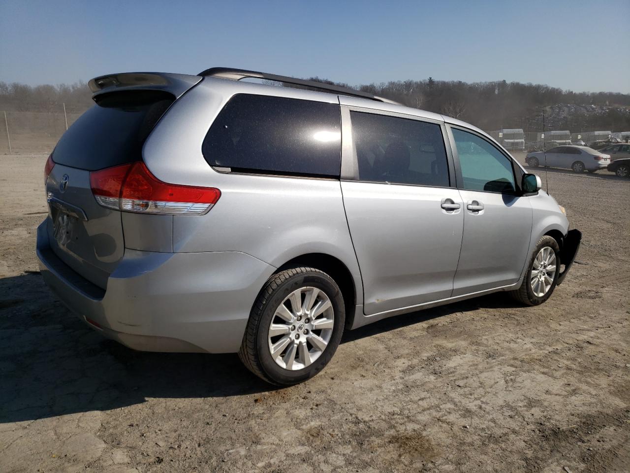 2012 Toyota Sienna - Image 3