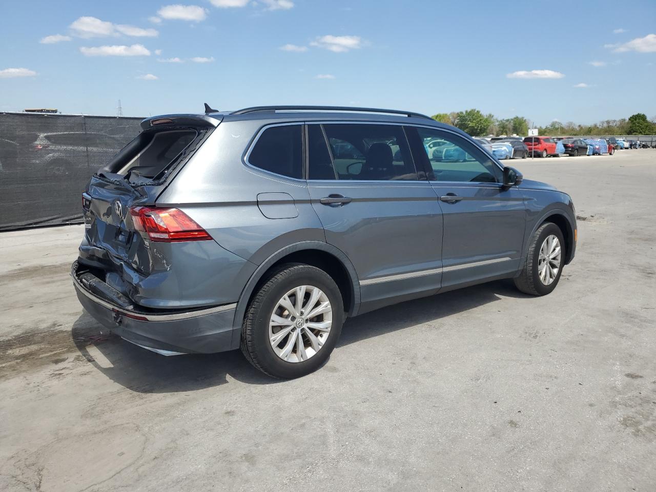 2018 Volkswagen Tiguan - Image 3