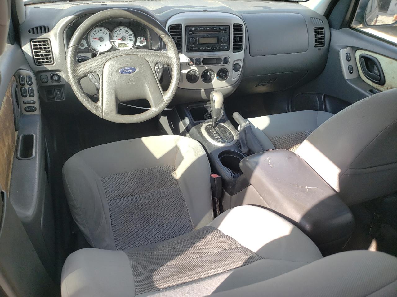 2005 Ford Escape - Image 8