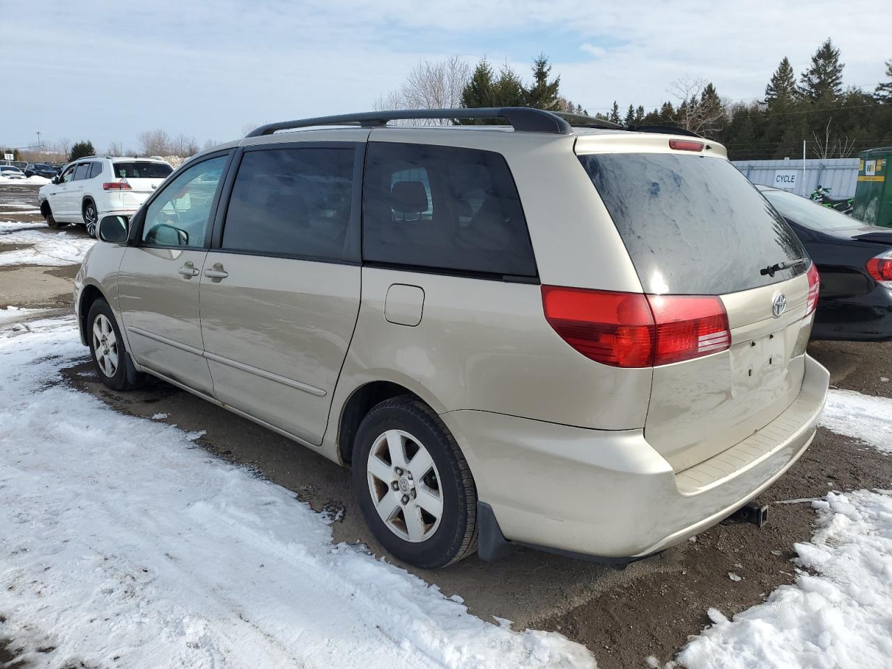2004 Toyota Sienna - Image 2