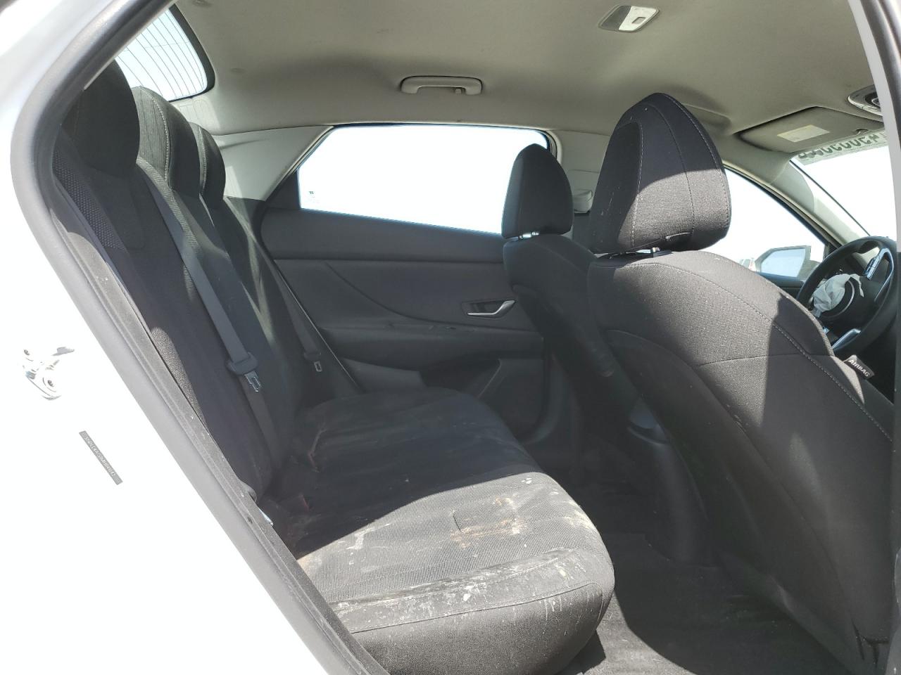 2021 Hyundai Elantra - Image 10